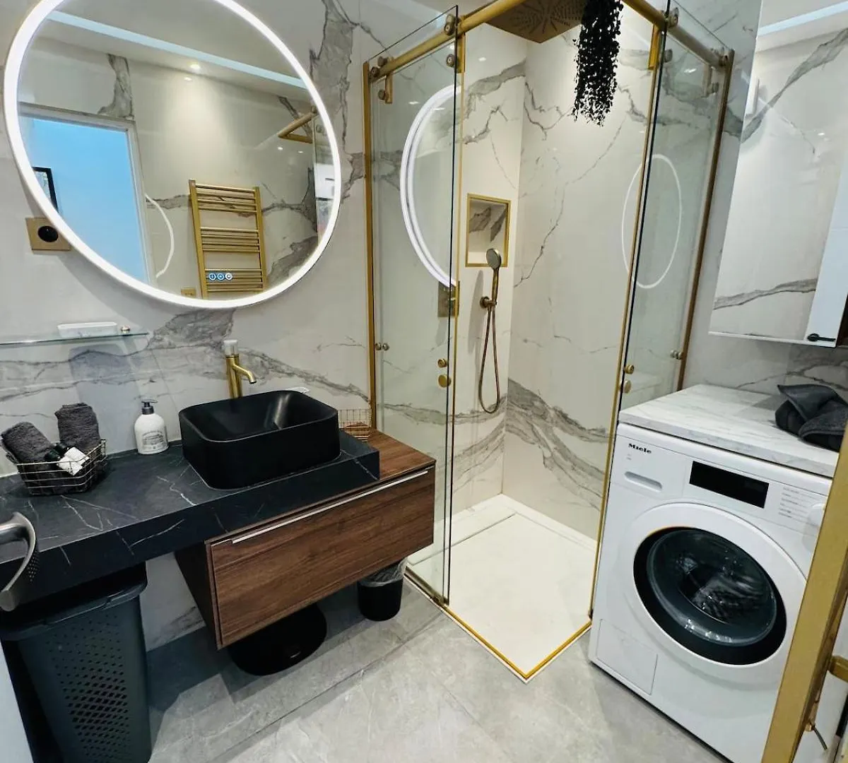Beautiful Cannes Beachfront Apartment 4 Pers
