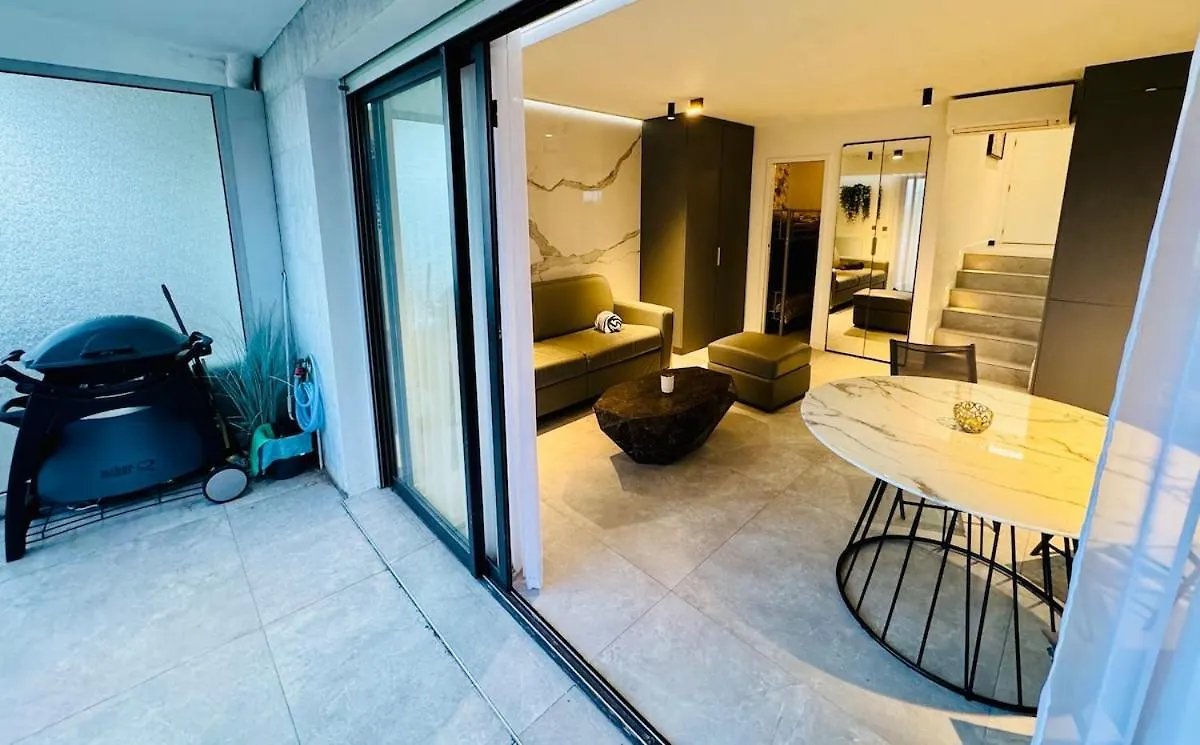 Beautiful Cannes Beachfront Apartment 4 Pers 0*,