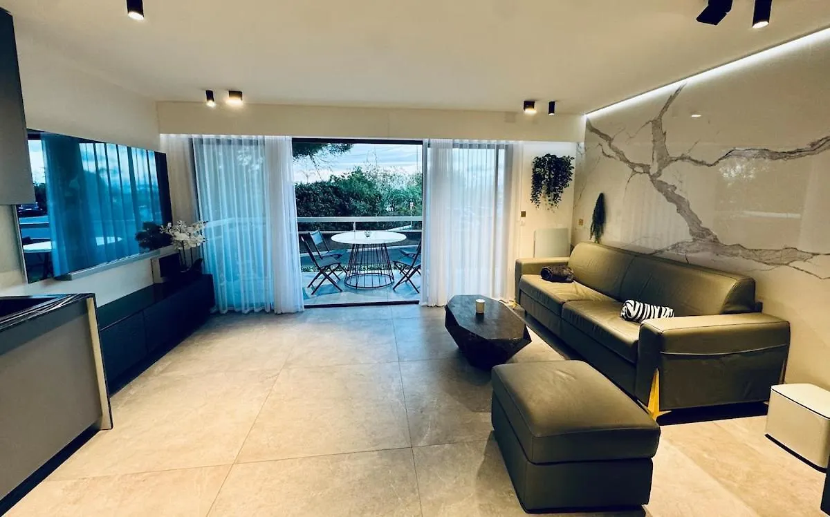 Beautiful Cannes Beachfront Apartment 4 Pers