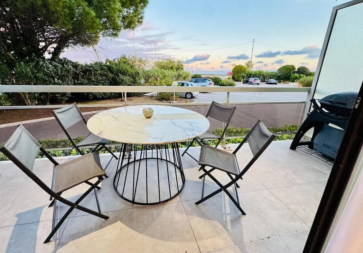 Beautiful Cannes Beachfront Apartment 4 Pers France